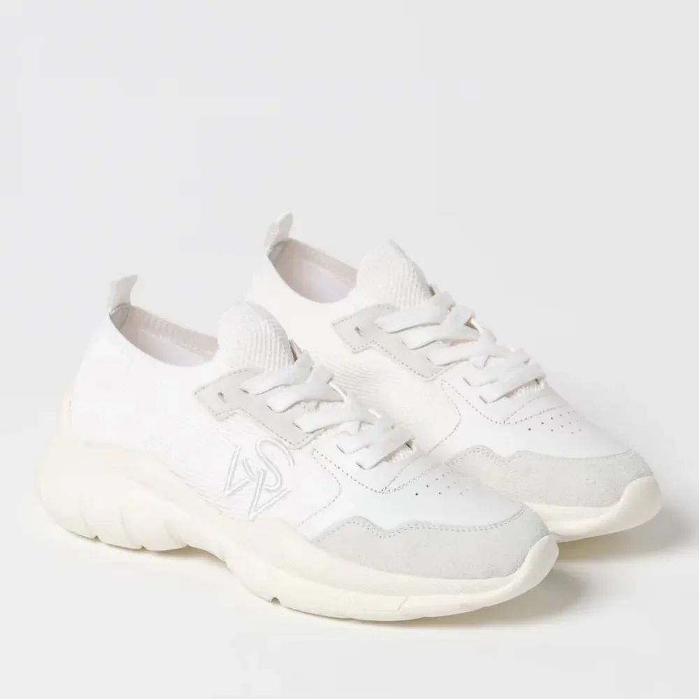STUART WEITZMAN
Low Top White Sneakers